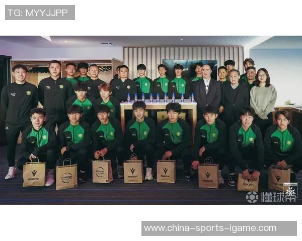 北京国安足球队奋勇争先力争中超冠军展现团队精神与球迷热情